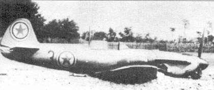 Венгерский Як-9П с символами государственной принадлежности раннего образца: красная звезда внутри зеленого и красного круга на белом поле. Тактический номер и обтекатель втулки черные. Первые Як-9П прибыли в Венгрию в 1949 году.