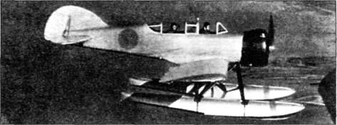 Прототип японского бортового самолета E14Y1в полете