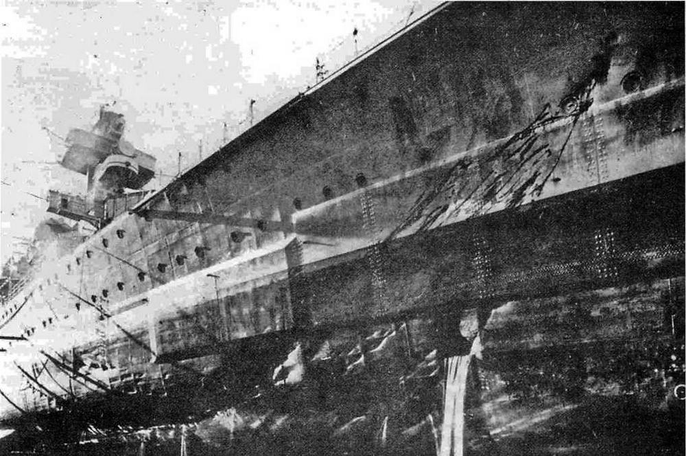 Повреждения корпуса на "Хиппере" после тарана эсминца Тлоуворм"