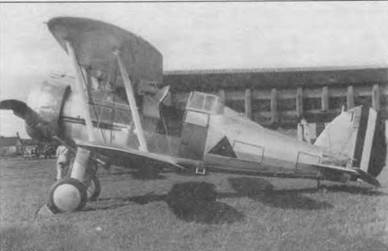 Иракский «Гладиатор Mk I» на аэродроме Хакклкоут перед отправкой заказчику, конец 1937 года. Ирак заказал 15 «Гладиаторов Mk I». В 1944 году англичане передали Ираку еще пять «Гладиаторов Mk II».