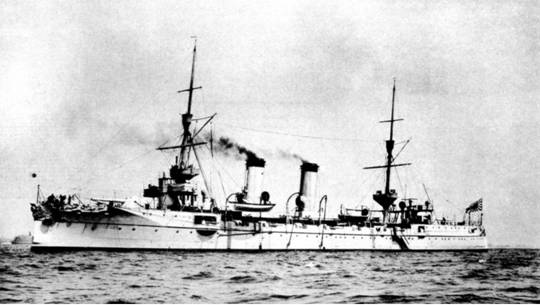 Японские корабли, погибшие на русских минах у Порт-Артура: сверху вниз броненосцы "Хатсусе" и "Яшима", крейсер "Такасаго".