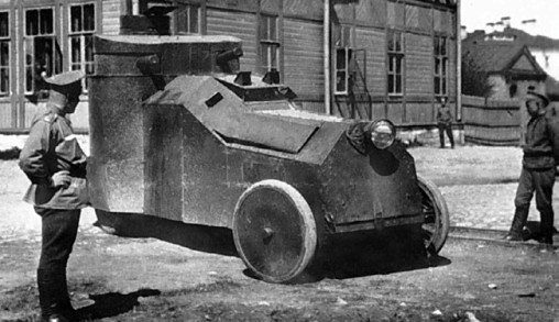 Общий вид броневика «Изотта-Фраскини». Офицерская стрелковая школа, июнь 1916 года (АСКМ).