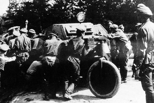 Стрельбы из пулеметной трехколески бронировки Ижорского завода. Октябрь 1916 года (АСКМ).