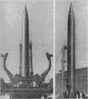 Первый период освоения нового оружия ракетчиками. Советские стратегические ракеты только что доставлены на позицию. Специалисты приступили к выверке систем и механизмов перед боевым пуском.