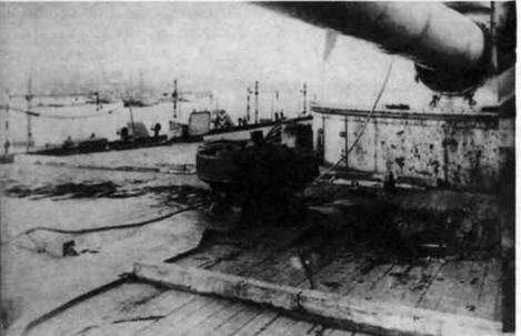 Повреждения линкоров "Гроссер Курфюрст” (вверху) и "Кениг" после Ютландского боя