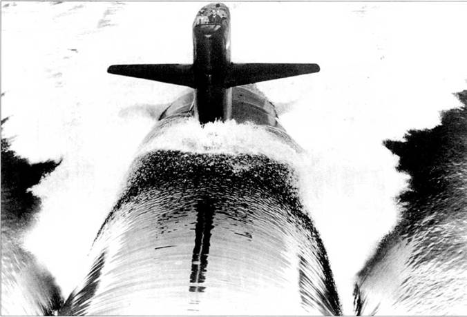 Вид с носа ударного атомохода SSN-694 «Гротон», 6 ноябри 1984 г.