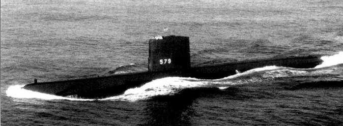 SSN-579 «Суордфиш» – второй корабль типа «Скейт», первый американский атомоход, выполнявший боевое патрулирование в юго- западной части Тихого океана. На «Суордфише» был установлен реактор Вестингауз S4W. На рубке заняла мести вахта.
