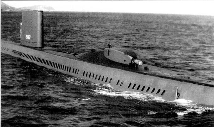 По аннулировании программы «Регулус» субмарину «Хэлитбат» конвертировали с подводную лодку, предназначенную дли исполнения тайных операций, после чего корабль получил обозначение SS.X-587. Все оборудование, связанное с «Регулусами» было демонтировано, а нн его месте смонтирован суперкомпьютер Юнивак, в ангаре устроены посадочные места для спецназовцев и тайных агентов, кроме того ни субмарине установили подруливающее устройство, предназначенное для точного маневрирования корабля в заданном месте.