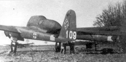 Самолет Fw-189 А приданный учебному подразделению люфтваффе, на вертикальном оперении белой краской написан бортовой номер. Бортовой код «КС+JN» нанесен в обычном месте на хвостовой балке. Данное учебное подразделение готовило летчиков для бомбардировщиков Ju-88, побережье Черного моря, 1944 г.