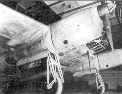 12-цилиндровый двигатель Аргус As-410 комплектовался двухлопастным деревянным винтом изменяемого шага. Обратите внимание на рамные основные опоры шасси серийного самолета Fw-189 А.