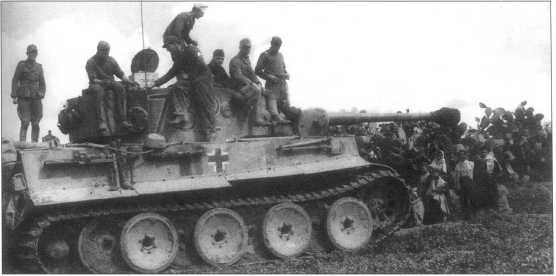 Pz.Kpfw.VI(H) «Тигр» из состава 7-й роты 10-й <a href='https://arsenal-info.ru/b/book/1627328415/38' target='_self'>танковой дивизии</a>. Цвет машины — желтый, тактический номер — «732» (бывший «132»). Северная Африка, март-апрель 1943 года.