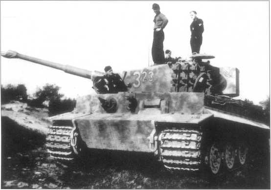 «Тигр I» под номером «323» на тактических занятиях в Голландии. Апрель 1944 года.