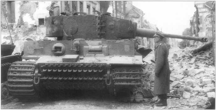 Pz.Kpfw.VI Ausf.E за номером «112» (нарисован белой краской без окантовки). Франция, лето 1944 года.