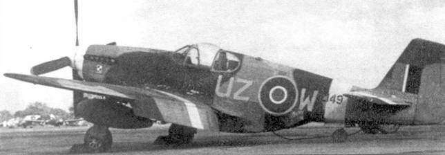 «Мустанг Мк III» из 306-й эскадрильи RA F. Обращает на себя внимание небрежность, с какой закрашены черно-белые полосы на фюзеляже. В результате камуфляж по схеме «А» оказался нарушен.