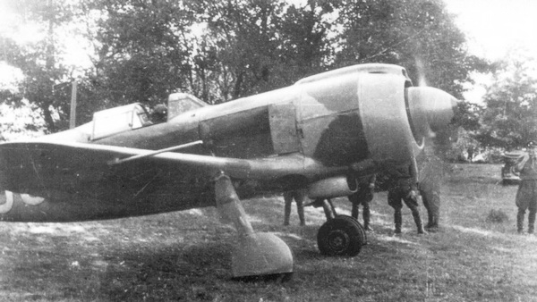 Основная часть чехословацкого полка прибыла на аэродром Зольпа 17 сентября 1944 года. На снимке — Ла-5ФН б/н 58, на котором летал командир полка штаб-капитан Фаджитл.