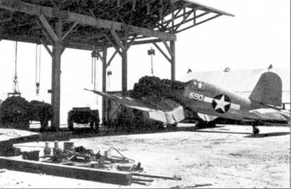 Прикрывая бомбардировщика SBD и TRF в налете па Рабаул 14 января 1944 г., Конэнт сбил на истребителе F4V-1 Bu№ 17590 с бортовым номером «590» японский «Зеро». В тот раз Конэнт взлетел с Баракомы, выполнил дозаправку на передовом аэродроме Торокина, потом взял курс на Рабаул. Снимок самолета Конэнта сделан в Велла-Лавелла 10 декабря 1943 г. На истребителе меняют двигатель.