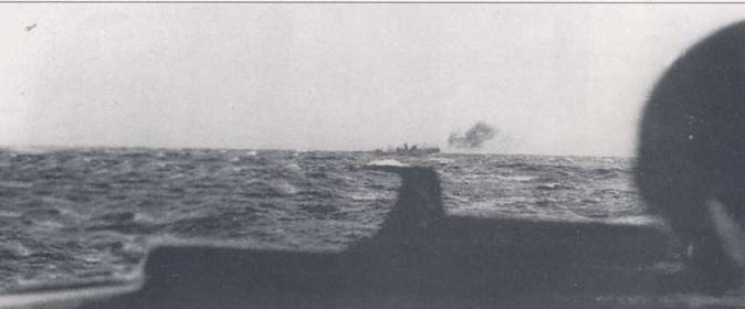 U-376 атакует американский транспорт «Хузир» водоизмещением 5060 т, Арктика, 10 июля 1942 г. «Хузир» стал одним из двух судов, потопленных U-376 в том походе.