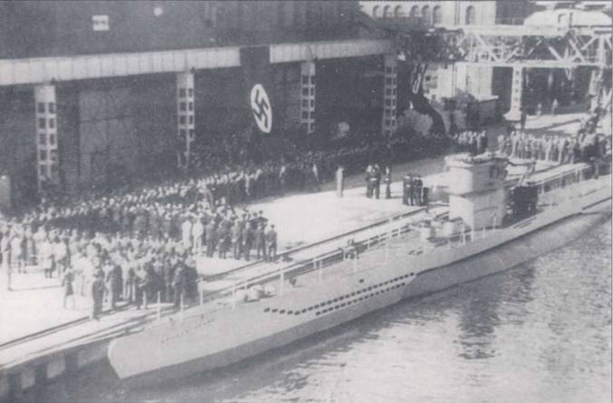 Проводы субмарины U-405 типа VIIC в поход. Субмариной командовал капитан-лейтенант Рольф-Генрих Хопман, одержавший немало побед в северном море и Атлантике зимой 1943 г.