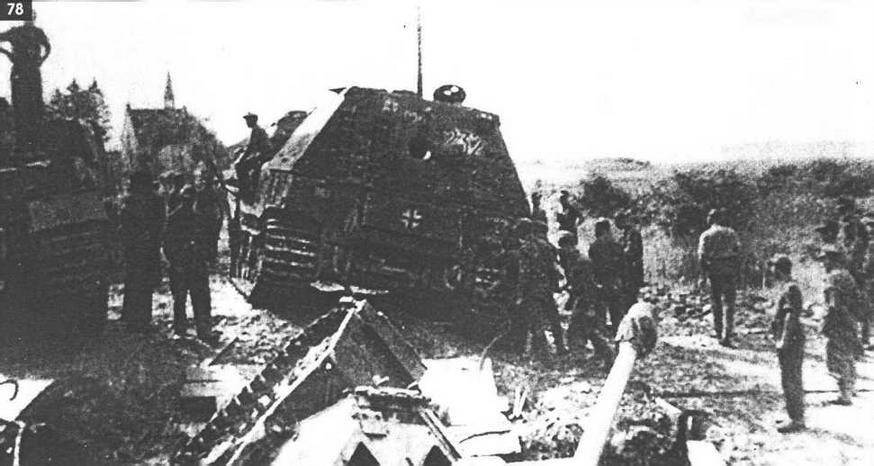 Подготовка к эвакуации провалившегося под мост "Фердинанда". Галиция 1944 г.