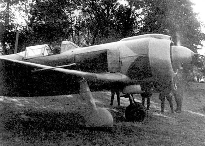 Самолет Ла-5ФН (бортовой номер «58») командира 1-го чехословацкого ИАП Франтишека Файтлса. Капот двигателя и кок винта окрашены в красный цвет. Этот самолет пришлось сжечь 25 октября 1944 г. на аэродрома Три Дуба.