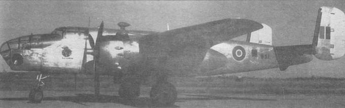 B-25D-1 (41-29886), переделанный в F-10. Этот самолет вместе с тремя другими F-10 действовал в составе RCAF. Видны фотокамеры, установленные в носовой части машины.