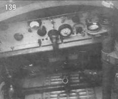 139. Кабина летнаба. Установка радио 14СК. Справа виден бомбардировочный прицел ОГ1Б-1(в виде вертикальной трубы), закрепленный в походном положении.