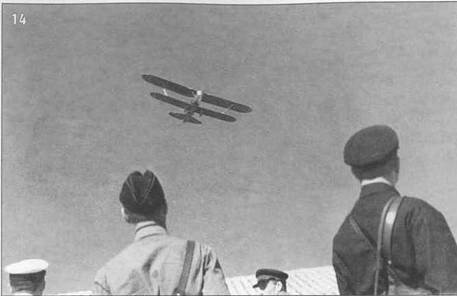 14. Р-5 берет курс на перелет через Черное море. Аэродром Севастопольской летной школы, сентябрь 1930г.