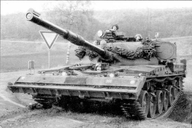 основной боевой танк «Чифтен» Mk.5, оснащенный бульдозерным оборудованием