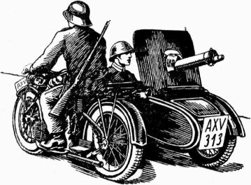 Рис. 6. Мотоцикл с установленным в его коляске пулеметом.