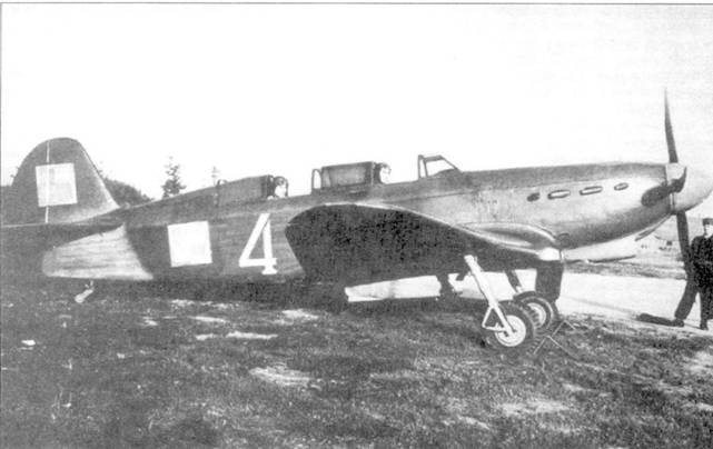 Послевоенный снимок Як-7В польских ВВС. Шаховницы нанесены поверх красных тек).