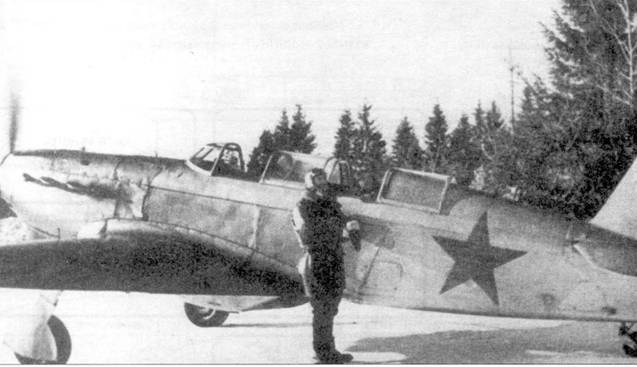 Первый двухместный «як-седьмой» — Як-7УТИ. От модификации Як-7В отличался убирающимся шасси, также обратите внимание на щитки стоек шасси и пулемет ШКАС на левой стороне капота.