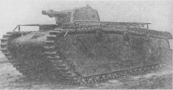 Первенец германского танкостроения – тяжёлый танк Grosstraktor («большой трактор»). В июле 1929 года две такие машины проходили испытания на советско-германском полигоне «Кама» под Казанью.