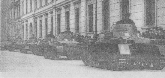 Лёгкие танки Pz.I Ausf.A во время одного из парадов, часто проводившихся в Германии в 1930-е годы.