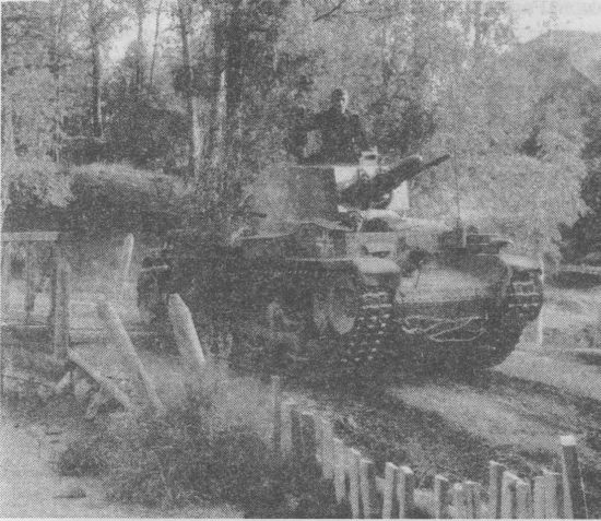 Первые километры по советской земле – танк Pz.35(t) 6-й танковой дивизии Вермахта движется по территории Литовской ССР. 1941 год.
