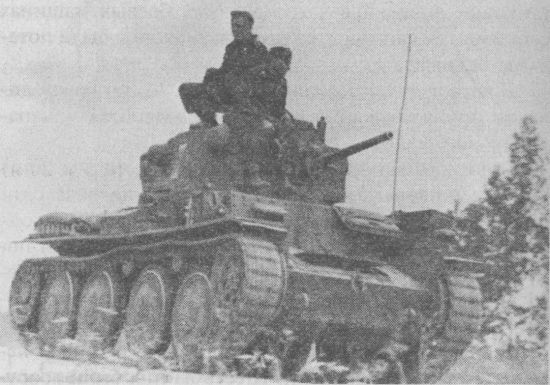 Pz.38(t) Ausf.B из состава 9-й танковой дивизии Вермахта. Восточный фронт, лето 1941 года. Судя по отсутствию курсового пулемёта, это командирская машина.