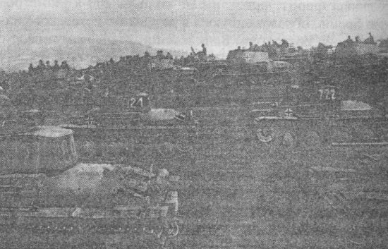 Танки Pz.38(t) 1-й венгерской танковой дивизии. Эстергом, 1942 год.