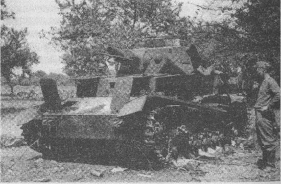 Pz.IV Ausf.D, подбитый огнём французской артиллерии. 1940 год.