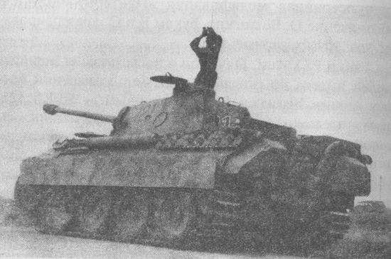 «Пантера» из состава 1-й роты 51-го танкового батальона на просёлочной дороге в районе с. Черкасское. Южный фас Курской дуги, июль 1943 года.