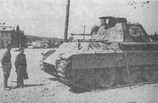 «Пантера» модели D из 2-й роты 51-го танкового батальона, брошенная немцами при отступлении в с. Борисовка. Белгородская область, август 1943 года.