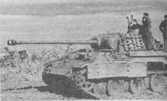 «Пантера» Ausf.A на боевой позиции. Восточный фронт, Украина, 1943 год.