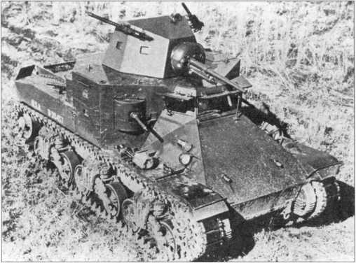 Серийный средний танк М2 во время испытаний на Абердинском полигоне. Август 1939 года (вверху и внизу).