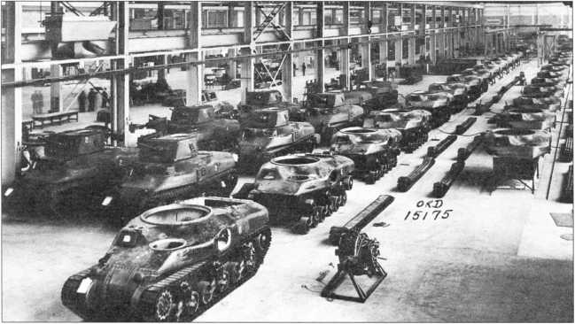 Сборка танков Ram I в цеху завода фирмы Montreal Locomotive Works. Канада, конец 1941 года.