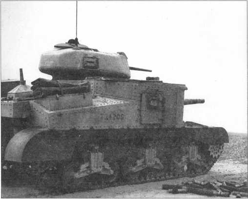 Танк Grant I после показательных стрельб из 75-мм пушки. Северная Африка, март 1942 года.