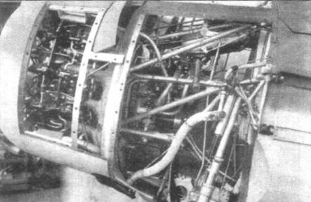 Двигатель Pratt & Whitney R-1830-90, стоявший на F4F-3A. Промежуточный радиатор у этого двигателя отсутствует.