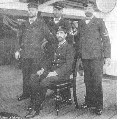 Офицеры (вверху) и унтер офицеры “Devastation". 1896 г.