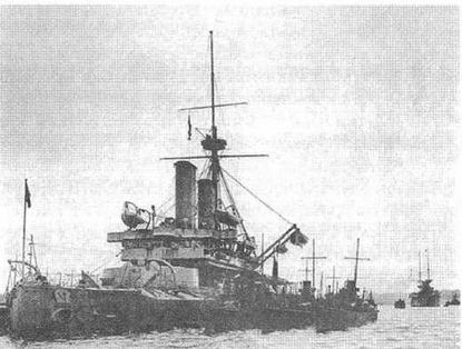 “Dreadnought" в период службы до 1894 г. (2 фото вверху) и в 1905 г. во время нахождения в портовом резерве