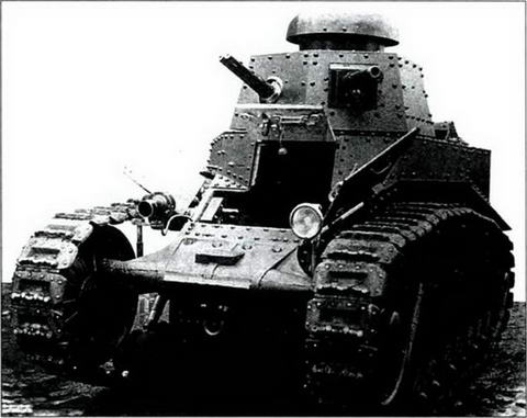 Общий вид танка МС-1 первой серии. Возможно, это первый серийный танк.