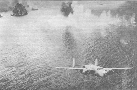 В-25 из 38th ВС заходит в атаку на Симпсон-Харбор, Рабаул, Новая Британия.