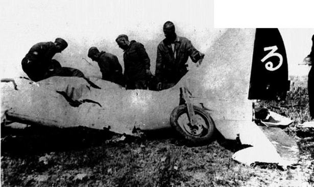 Уничтоженный им истребитель Ki-27. (ЦМВС)