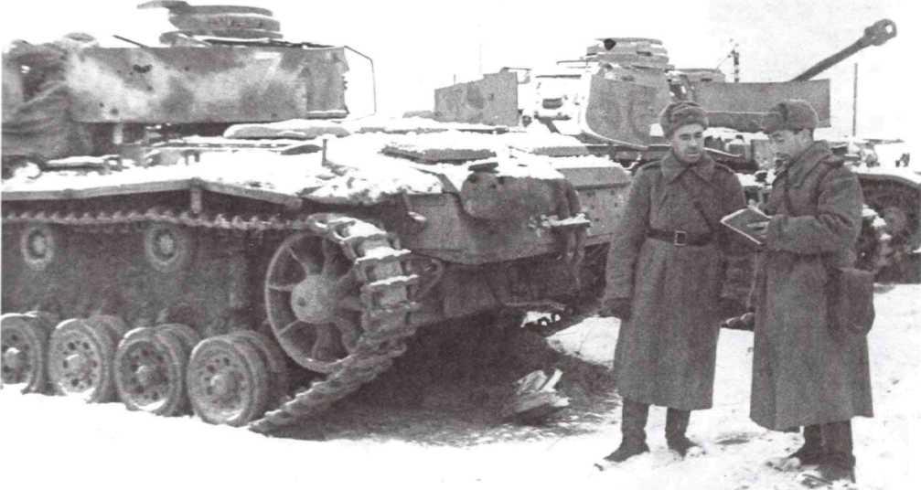 Учёт трофейной бронетехники, захваченной частями 65-й армии на станции Демехи. Белорусский фронт, февраль 1944 года (АСКМ).